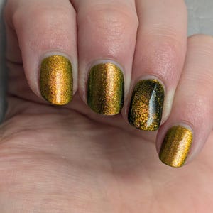 Killing Frost, Magnetic Nail Polish, 15ml, Green Nail Polish with Magnetic Flakes Orange to Gold to Green
