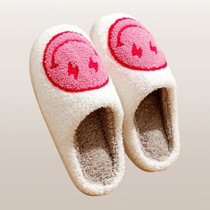 Cozy smiley face slippers - Plush slippers - Perfect gift for her