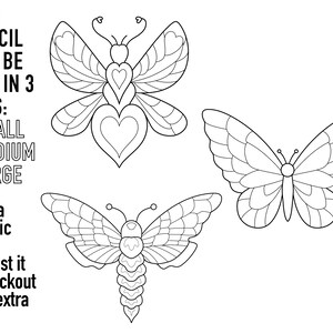 Può includere: Tre stencil di farfalle in bianco e nero. Ogni stencil è disponibile in tre dimensioni: piccolo, medio e grande. È incluso anche il testo "Hai bisogno di una dimensione specifica? Richiedila al checkout senza costi aggiuntivi!"