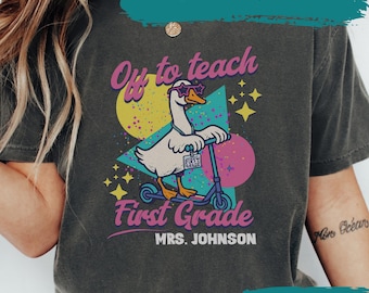 Camiseta personalizada para maestra de primer grado, camiseta de manga larga Comfort Colors, regalo divertido para maestras (26365)