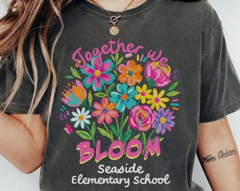 Camiseta personalizada para el personal escolar con colores que brindan comodidad, camiseta de manga larga con estampado floral para el equipo de profesores, nombre personalizado de la escuela (26360)