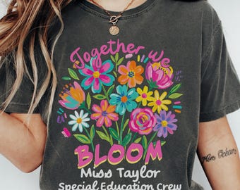Camiseta personalizada Comfort Colors para profesores de educación especial, camiseta de manga larga con estampado floral para el equipo de educación especial, camiseta personalizada de cuello redondo (26361)