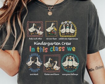 Camiseta Comfort Colors para maestras de jardín de infantes, camiseta de manga larga Silly Goose In This Class We, camiseta de cuello redondo para la vuelta al cole (26348)