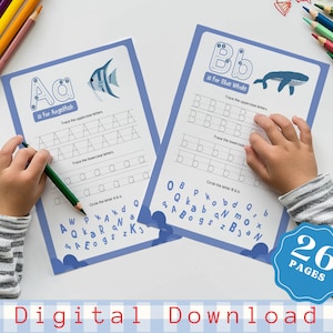Op de afbeelding: Twee printbare werkbladen om de letters A en B te leren. De werkbladen hebben een blauw en wit kleurenschema met illustraties van een engelvis en een blauwe walvis. De werkbladen bevatten oefeningen voor het traceren van hoofdletters en kleine letters en een letteridentificatie-activiteit.