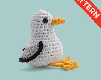 Op de afbeelding: Haakpatroon voor een witte meeuw met zwarte ogen en een gele snavel en poten. Het patroon is beschikbaar om te downloaden.