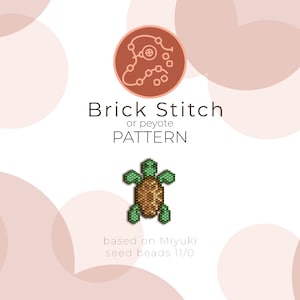 Peut inclure: Un motif de tortue en perles vertes et brunes utilisant le point de brique ou le point de peyote. Le motif est basé sur des perles de rocaille Miyuki taille 11/0.