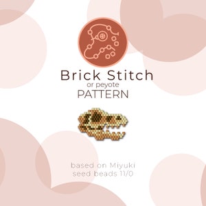 Op de afbeelding: Een diagram van brick stitch of peyote stitch kralenwerk, een kralenpatroon van een dinosaurus schedel en de tekst "Brick Stitch or peyote PATTERN based on Miyuki seed beads 11/0"