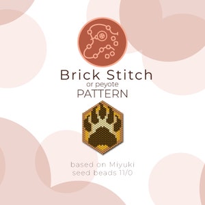 Puede incluir: Un patrón de cuentas hexagonal marrón y amarillo de una huella de pata. El patrón está etiquetado como "Brick Stitch o peyote PATTERN" y "based on Miyuki seed beads 11/0".