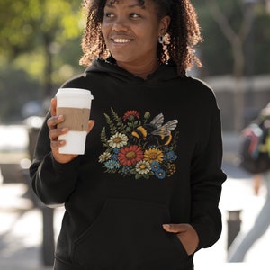 Floral Bee Sweatshirt, Bumble Bee Hoodie, Bee Lovers Gifts, Imker Geschenken, Honey Bee Hoodie, Cottagecore Hoodie, gratis verzending