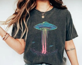 UFO Tee, Vintage Retro Graphic Alien T-shirt, Supernatural Comfort Colors Shirt, Alien Lover Sweatshirt, Alien Abduction, Paranormal Tee