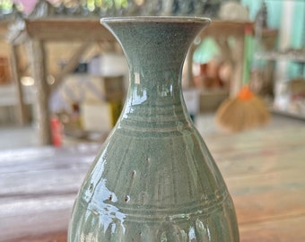 Sangkhalok Vase