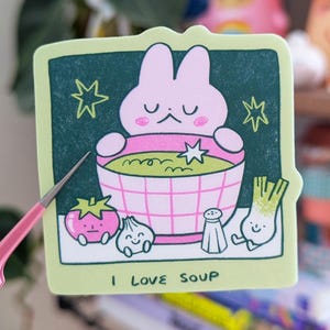 Adesivo "I Love Soup" - Adesivo carino, Adesivo in vinile, Persona che rappresenta la zuppa, Cancelleria carina, Kawaii, Adesivo opaco, Adesivo alimentare, Adesivo rosa e verde
