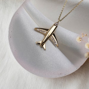 14K gouden vliegtuig ketting, vliegtuig choker, reisketting, piloten stewardess geschenken, vliegtuig charme, luchtvaart afstudeercadeaus voor haar