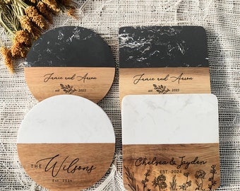 Sous-verres en marbre en bois gravé | Ensemble de montagnes russes personnalisées | Cadeaux de douche nuptiale | Idées cadeaux de mariage uniques | Cadeaux de fiançailles | Cadeaux pour couples