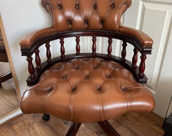 Vintage Chesterfield Captain's Swivel Chair - Elegance & Comfort Combined