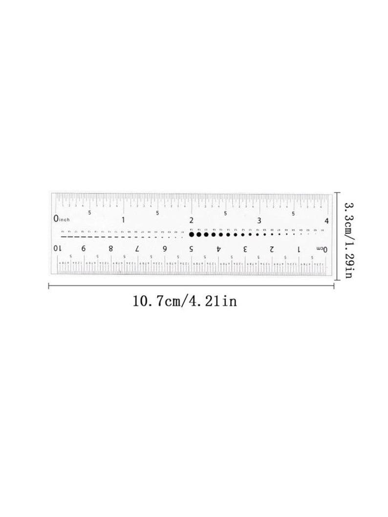 Pu&ograve; includere: Righello di plastica trasparente con segni neri, che mostra le misure in pollici e centimetri. Il righello &egrave; lungo 10,7 cm (4,21 pollici) e largo 3,3 cm (1,29 pollici). Una serie di punti neri al centro.