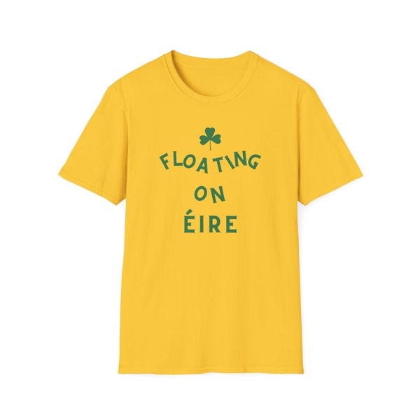 Schweben auf Éire Waldgrün Unisex Softstyle TShirt luftig beschwingt glücklich in Irland T-Shirt Floating On Air Gefühl Shamrock Motiv Shirt