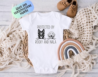 Beschermd door Dog Body, gepersonaliseerd babycadeau, gepersonaliseerde babyromper met honden, babyshowercadeau, babyromper voor huisdieren