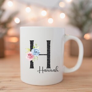Taza personalizada con letra y nombre, regalo de taza, taza de café para novia, colega, regalo de cumpleaños para mamá, regalo del Día de la Madre