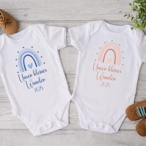 Unser kleines Wunder 2025 Babybody, Liebe im Bauch, Schwangerschaft verkünden mit Body, Schwangerschaftsverkündung, Geschenk zur Geburt