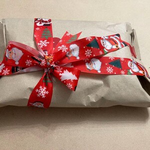 Chaqueta vaquera con flores pintadas a mano: prenda de abrigo artística y ponible imagen 10