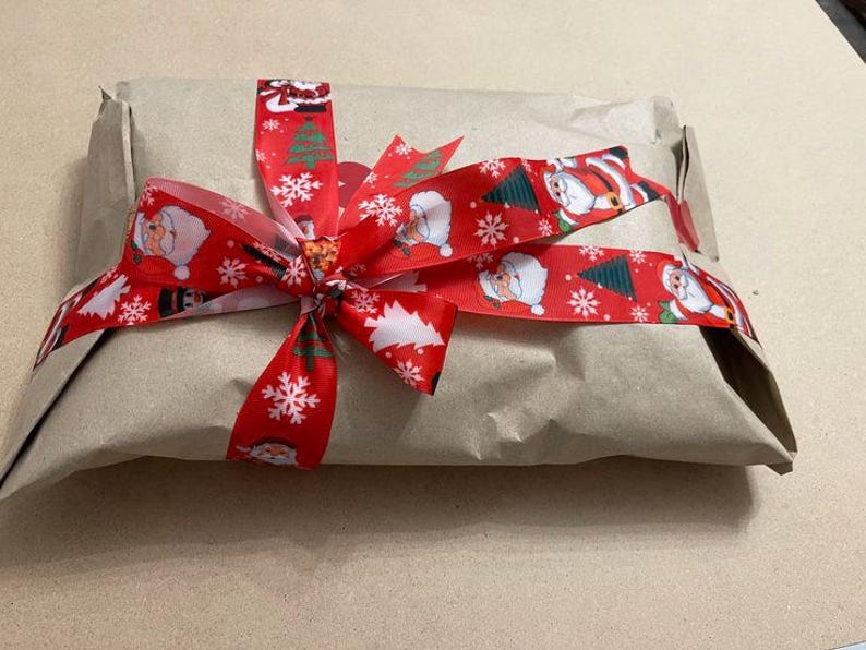 Chaqueta vaquera con flores pintadas a mano: prenda de abrigo artística y ponible imagen 10