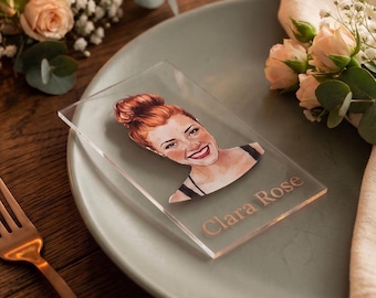 Tarjetas de mesa personalizadas para bodas con retratos acrílicos, tarjetas de mesa ilustradas para invitados, tarjetas de recuerdo y de nombres únicas para bodas.