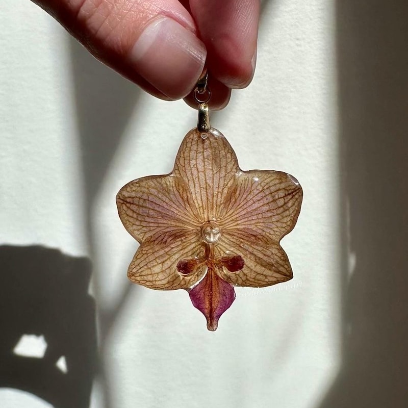 Orchida necklace