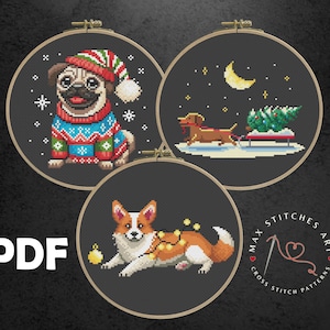Pode incluir: Três padrões de ponto cruz com cães em cenas de inverno. O primeiro padrão mostra um pug vestindo um suéter vermelho e branco e um chapéu de Papai Noel. O segundo padrão mostra um dachshund puxando um trenó com uma árvore de Natal. O terceiro padrão mostra um corgi com luzes de Natal enroladas ao seu redor. Os padrões estão todos em tecido preto e são cercados por um aro de madeira. O texto "MAX STITCHES ART CROSS STITCH PATTERNS" está no canto inferior direito.
