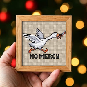 Korsstygnsmönster med "No Mercy Goose", roligt meme-broderi (PDF-mönster)