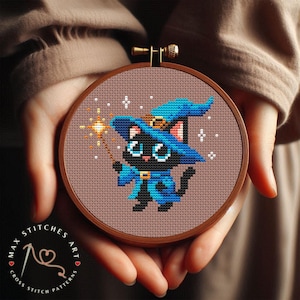 小さな魔法使い猫のクロスステッチパターン、魔女猫の刺繍、猫魔女パターン、妖精クロスステッチ、黒猫クロスステッチ、猫好きのギフト