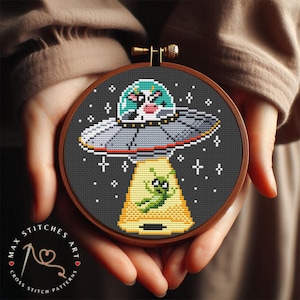 Kuh Entführung Kreuzstich Stickmuster, lustiges UFO Alien Stickmuster, PDF Anleitung, Anfänger, I want to believe, Sofort Download