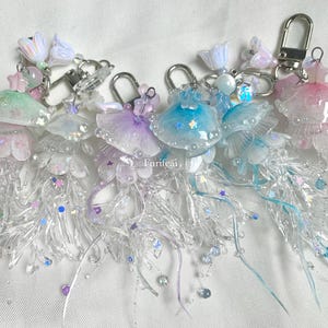 虹色のクラゲのキーホルダー