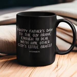 Taza de cerámica para padrastro. ¡Demuéstrale tu cariño a tu padrastro! El regalo perfecto y divertido para el Día del Padre. Regalos para el Día del Padre.