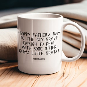 Taza de cerámica para padrastro. ¡Demuéstrale tu cariño a tu padrastro! El regalo perfecto y divertido para el Día del Padre. Regalos para el Día del Padre.