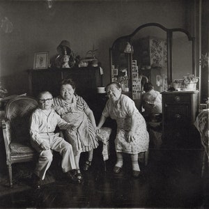 Diane Arbus - Russian Midget Friends, 1963