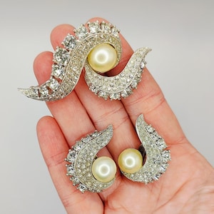 Vintage Joseph Mazer Jomaz Gold Rhinestone & Pearl Floral