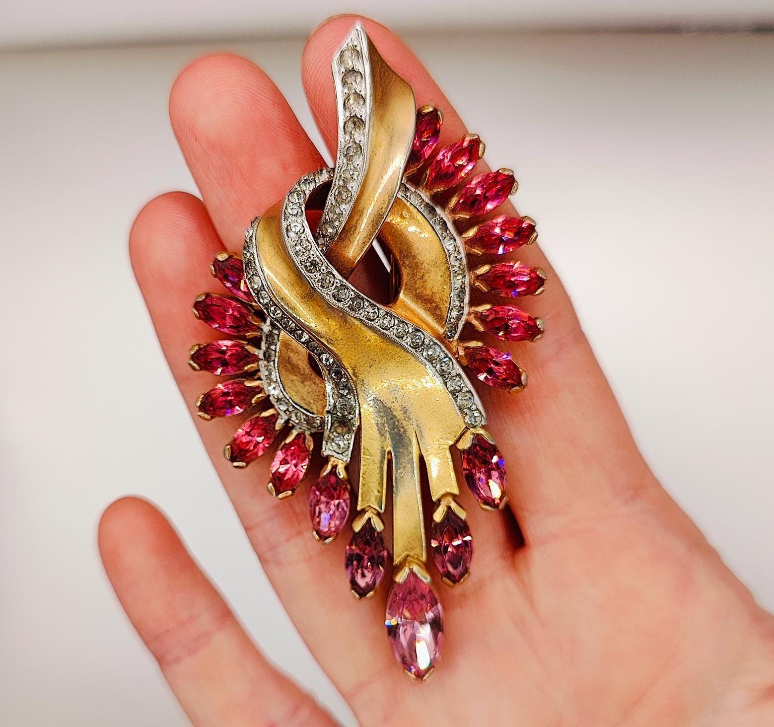 MAZER Jomaz Gold Plated Pink Rhinestone Tie Knot Brooch Pin Vintage