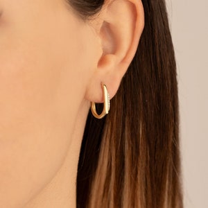 Sterlingzilveren CZ Pave-oorringen: elegante Huggie-stijl