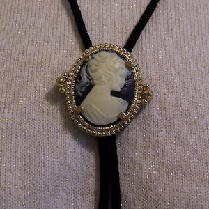 Cameo 2 Bolo Tie