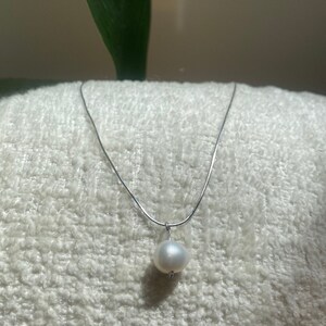 real pearl necklace
dainty pearl