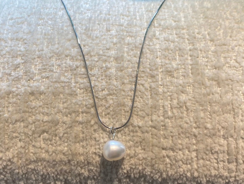 Single pearl necklace