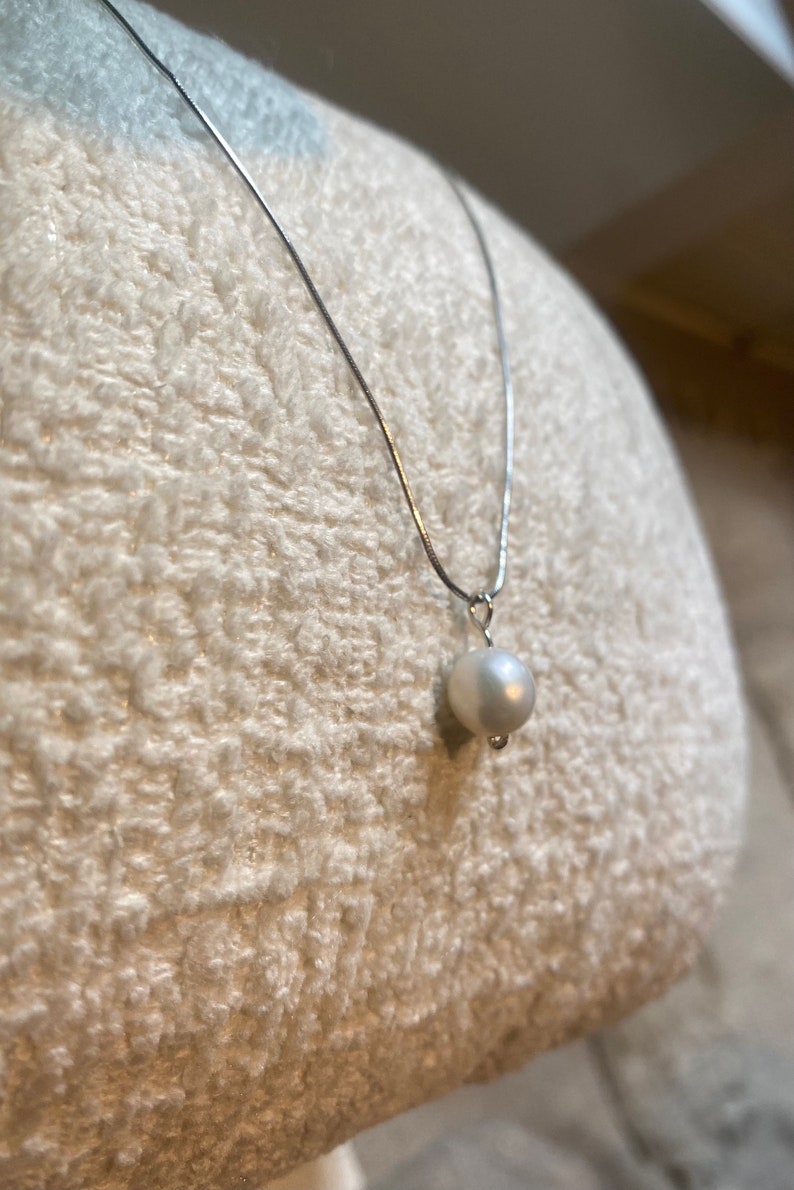 Echte Perlenkette: Einzelne kleine Perle an langer Kette, perfektes Muttertagsgeschenk, eleganter Perlmuttschmuck, einzelne Perlenkette Bild 3