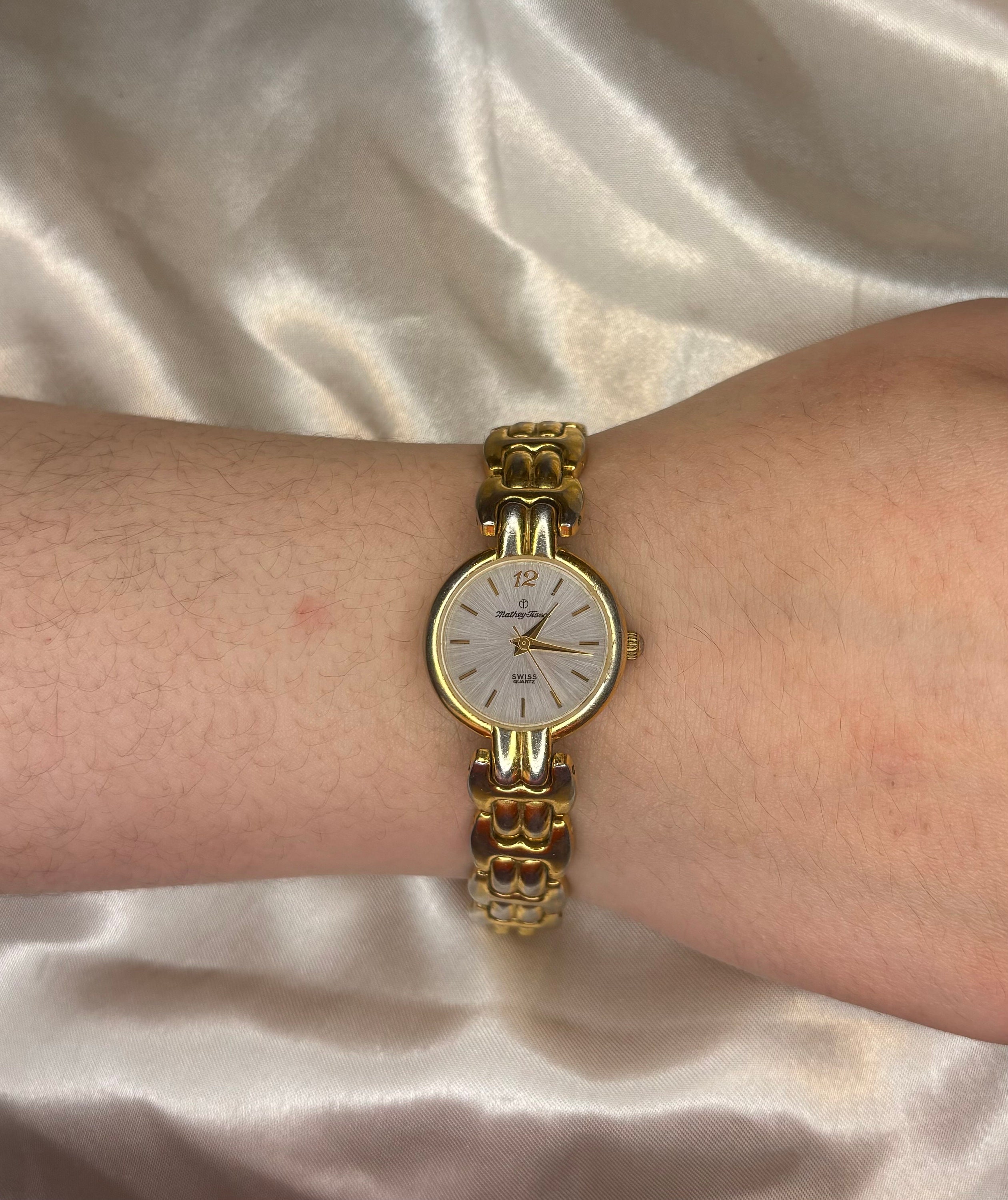 Mathey Tissot レディース クラシック // H610PDI, ゴールド, クォーツムーブメント。並行輸入 Đồng Hồ Nữ Mathey Tissot Women\u0027s Classic Silver Dial Watch D2681AI