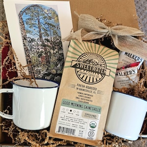 Florida lokale Geschenkbox mit Sweetwater Kaffee und Karte von Künstler Leslie Pebbles