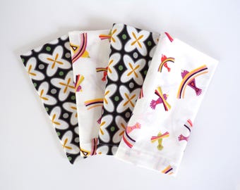 Guardanapos de pano com pássaros florais - Conjunto de 4 - Decoração de mesa de jantar de algodão com estampa gráfica