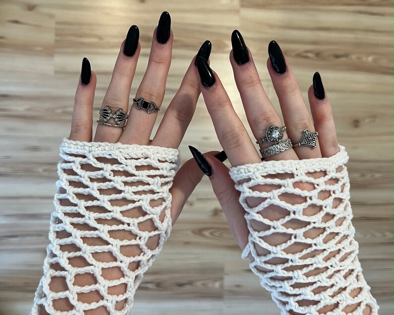 Crochet Pattern - Fingerless Fishnet Gloves / Modern Arm Warmers ...