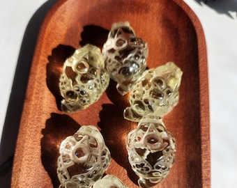 Light citrine money toad carvings, money frog