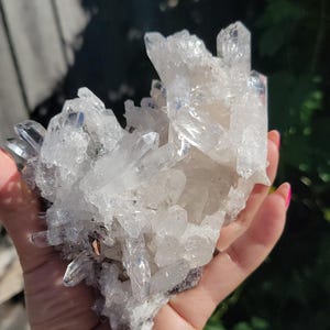Beautiful large lemurian cluster from Columbia, high quality, with rainbows