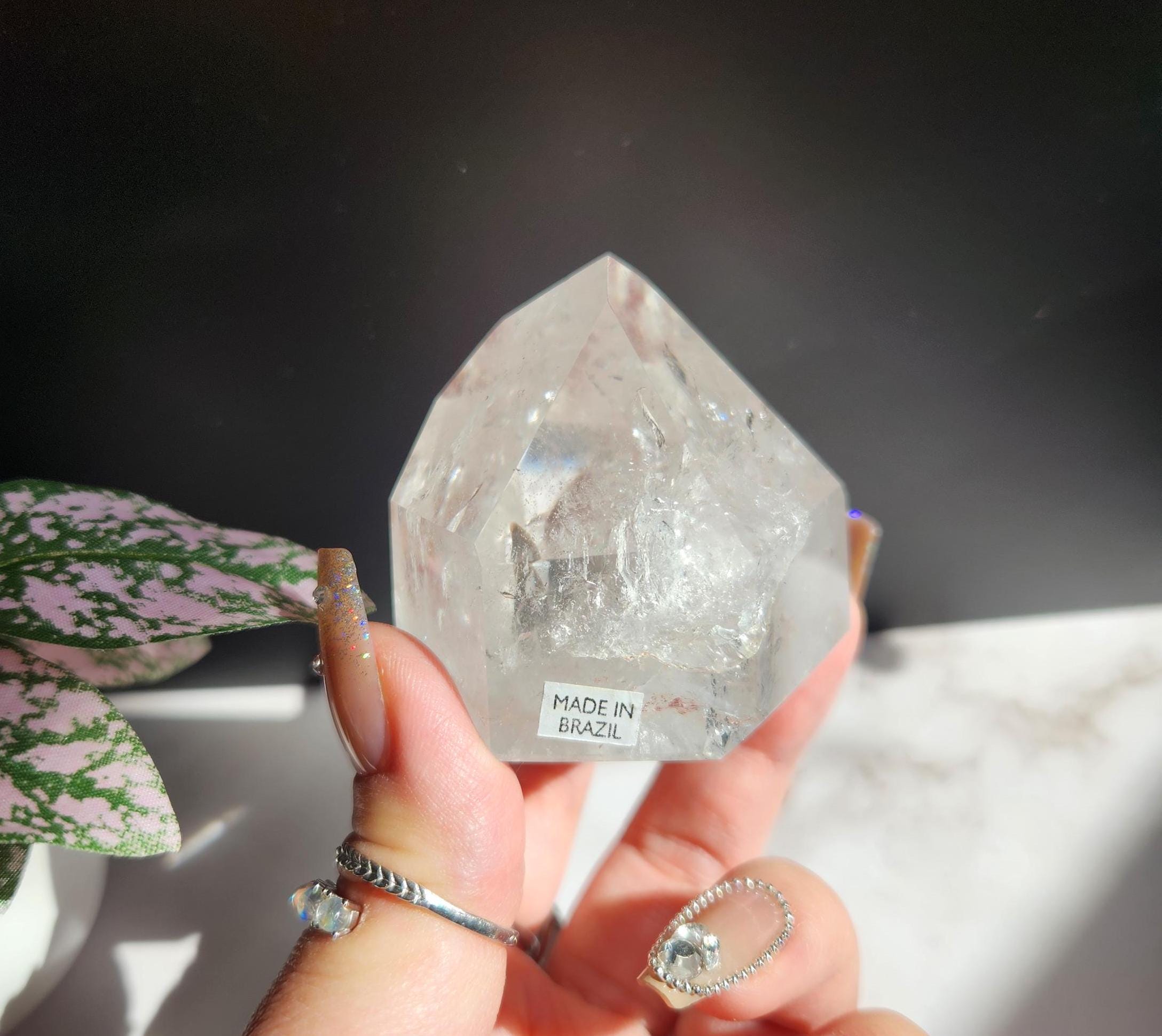 ブラジル産の虹が描かれた美しい大きな透明なクォーツタワー V44